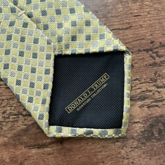 Donald J Trump Signature Collection Tie Gold Gray Silk Diamond Pattern Necktie - Picture 6 of 7